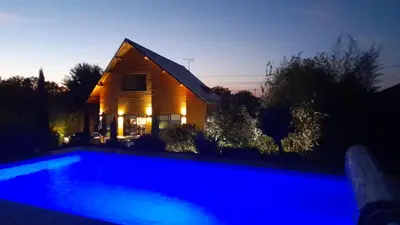 Piscine de l'établissement CHAMBRE DANS UN ECRIN DE VERDURE ou située à proximité