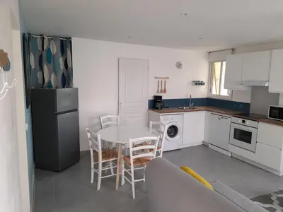 Cuisine ou kitchenette dans l'établissement T2 charmant bord de mer Pornichet avec terrasse