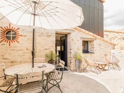 Terrasse ou espace extérieur de l'établissement Gîte Charmant avec Piscine Chauffée près de Nantes et Clisson - FR-1-306-1245