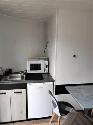 Cuisine ou kitchenette dans l'établissement Studio privée de 24m2 à 20 min de Puy du fou