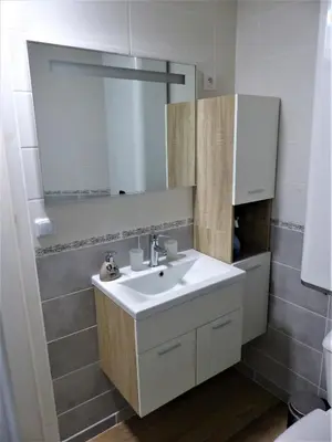 Salle de bains dans l'établissement Studio privée de 24m2 à 20 min de Puy du fou
