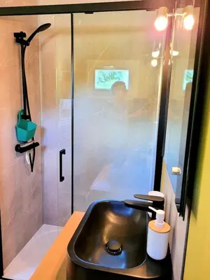 Salle de bains dans l'établissement Copacabana TINY HOUSE studio terrasse jardin