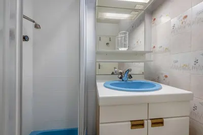 Salle de bains dans l'établissement Villa avec jacuzzi - 15 pers. à 350m de la plage