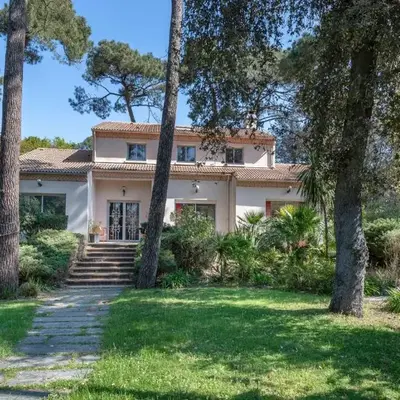 Villa avec jacuzzi - 15 pers. à 350m de la plage
