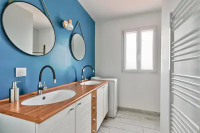 Salle de bains dans l'établissement La Guérinière - 650m de la plage - Jardin