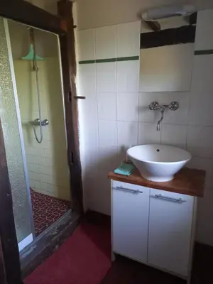 Salle de bains dans l'établissement Appartement, meublé tourisme, Gîte la Maillée