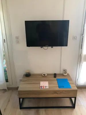 Télévision ou salle de divertissement dans l'établissement Studio vue mer