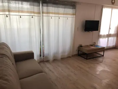 Télévision ou salle de divertissement dans l'établissement Studio vue mer