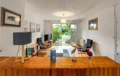 Télévision ou salle de divertissement dans l'établissement 2 Bedroom Awesome Home In Saint-Nazaire