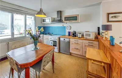 Cuisine ou kitchenette dans l'établissement 2 Bedroom Awesome Home In Saint-Nazaire
