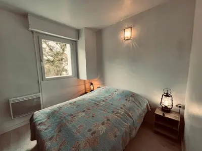 Un ou plusieurs lits dans un hébergement de l'établissement Appartement pinède et océan