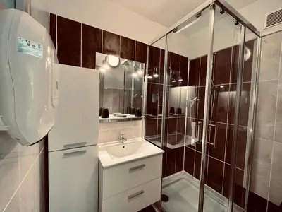 Salle de bains dans l'établissement Appartement pinède et océan