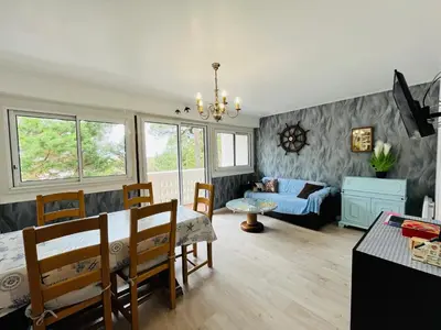 Coin salon dans l'établissement Appartement pinède et océan