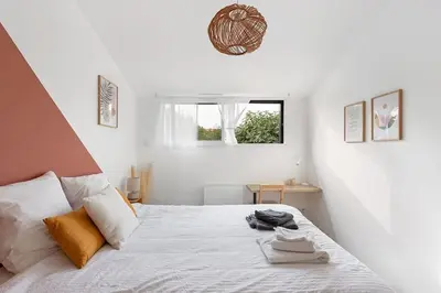 Un ou plusieurs lits dans un hébergement de l'établissement L'Annexe - Maison cosy au calme avec jardin
