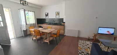 Cuisine ou kitchenette dans l'établissement Le Riadh