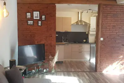 Cuisine ou kitchenette dans l'établissement Maison charmante avec jardin centre-ville proche puy du fouu Arrivée autonome