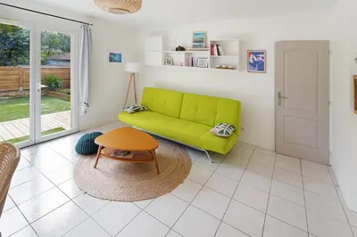 Coin salon dans l'établissement Appartement Face Mer