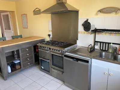Cuisine ou kitchenette dans l'établissement Vendée - Petite Maison de Vacances