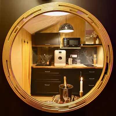 Cuisine ou kitchenette dans l'établissement love room gold - les delices rooms