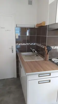Cuisine ou kitchenette dans l'établissement Les Becs - Appartement bord de mer, 1 chambre