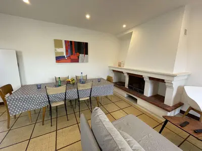Coin salon dans l'établissement Maison rénovée 5 pièces, jardin clos, à 2 pas de l'océan, pour 10 personnes - Saint-Jean-de-Monts - FR-1-224C-231