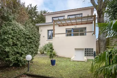Jardin de l'établissement Maison à 300 m de la plage!