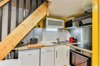 Cuisine ou kitchenette dans l'établissement Le mas de vertmarines 165 séjour familial près de locéan