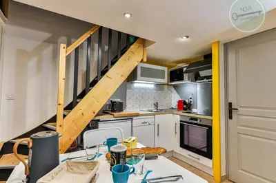 Cuisine ou kitchenette dans l'établissement Le mas de vertmarines 165 séjour familial près de locéan