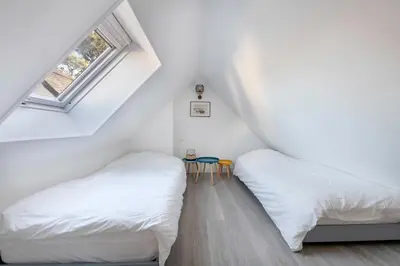 Un ou plusieurs lits dans un hébergement de l'établissement Appartement vue mer et les pieds dans l'eau!