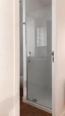 Salle de bains dans l'établissement Gîte Au numéro 13 à 50m de la mer
