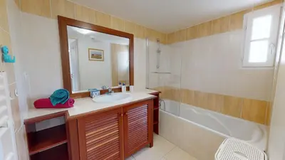 Salle de bains dans l'établissement Le Cottage des Fontenelles