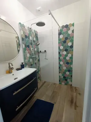 Salle de bains dans l'établissement Charmante Maison 