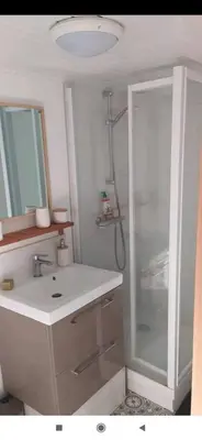 Salle de bains dans l'établissement Studio indépendant au calme