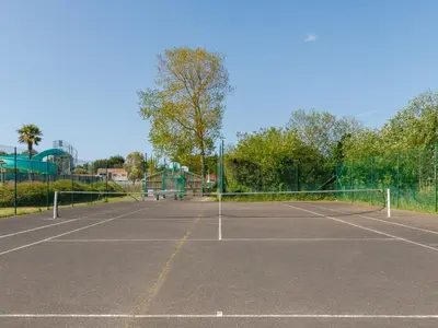 Tennis ou squash au sein de la maison de vacances ou à proximité