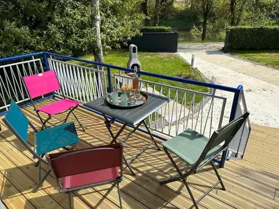 Balcon ou terrasse dans l'établissement Les hirondelles au bord de l'eau