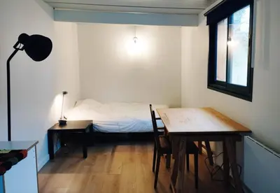 Un ou plusieurs lits dans un hébergement de l'établissement Chambre indépendante avec SDB sur jardin, au calme