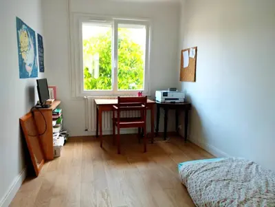 Un ou plusieurs lits dans un hébergement de l'établissement Maison avec jardin au calme