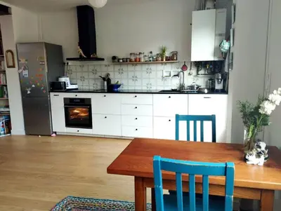 Cuisine ou kitchenette dans l'établissement Maison avec jardin au calme