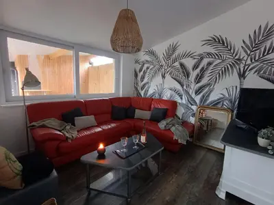 Coin salon dans l'établissement Maison rénovée 4 ch. avec jardin, à 700m de la plage et proches commerces - St Brevin Les Pins - FR-1-364-152