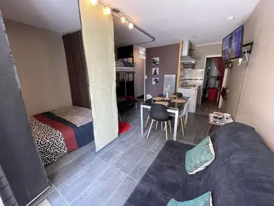 Cuisine ou kitchenette dans l'établissement Studio confortable avec terrasse et parking à 300m de la plage - FR-1-224C-236