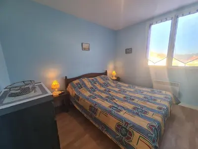 Un ou plusieurs lits dans un hébergement de l'établissement Appartement rénové 3 pièces avec balcon, proche plage - Saint-Jean-de-Monts - FR-1-224C-237