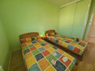 Un ou plusieurs lits dans un hébergement de l'établissement Appartement rénové 3 pièces avec balcon, proche plage - Saint-Jean-de-Monts - FR-1-224C-237