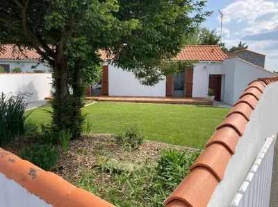 Jardin de l'établissement Maison Tamaris proche de l'Océan