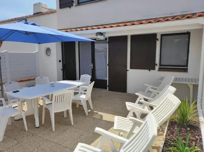 Terrasse ou espace extérieur de l'établissement Belle maison quartier calme proche plage mer