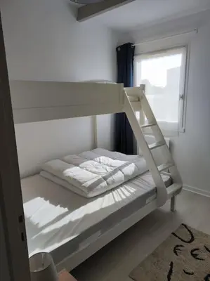 Un ou plusieurs lits dans un hébergement de l'établissement Belle maison quartier calme proche plage mer