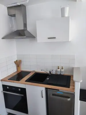 Cuisine ou kitchenette dans l'établissement Belle maison quartier calme proche plage mer