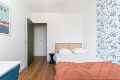 Un ou plusieurs lits dans un hébergement de l'établissement Joli Appartement avec Garage sur l'Île de Nantes