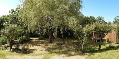 Jardin de l'établissement Studio en bois à 20mn du Puy du Fou avec grand jardin