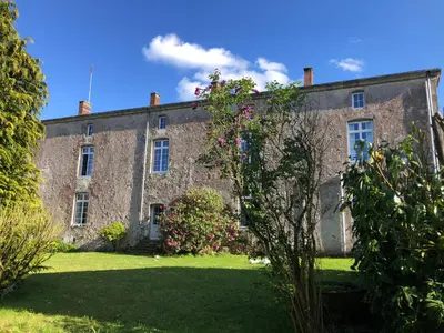 Jardin de l'établissement Gîte du Sacré-Coeur - Mauléon- proche Puy du fou