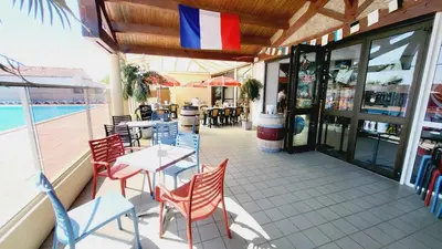 Restaurant ou autre lieu de restauration dans l'établissement Le Costa Gloria - 400m de la plage - Sud Nantes Camping de la Prairie